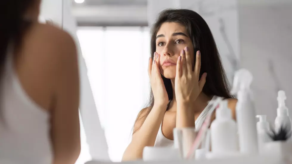 7 Easy Ways to Stop Touching Your Face