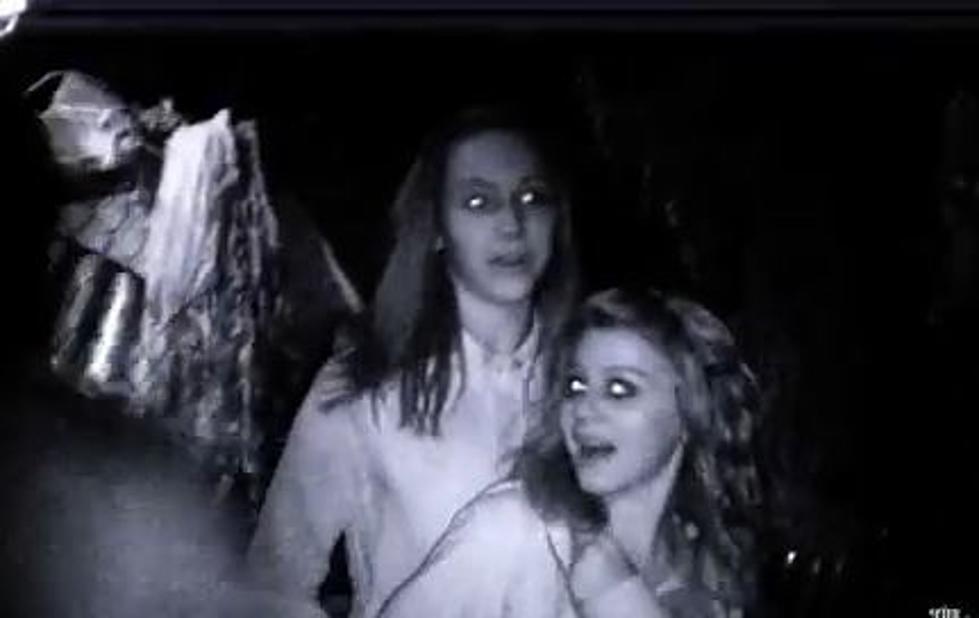 People Freaking Out Inside A Haunted House [Video]