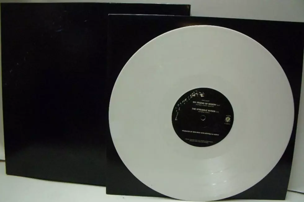 Man Pays $1,145.00 For White Vinyl Pressing Of Metallica&#8217;s &#8216;Black Album&#8217;