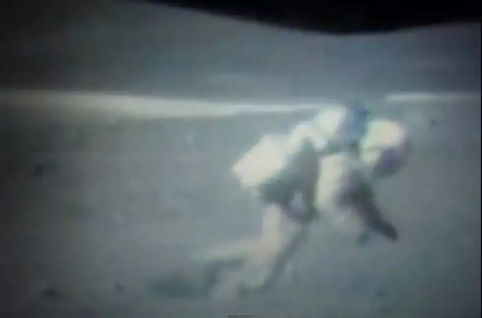 Hilarious – Astronauts Falling On The Moon [Video]