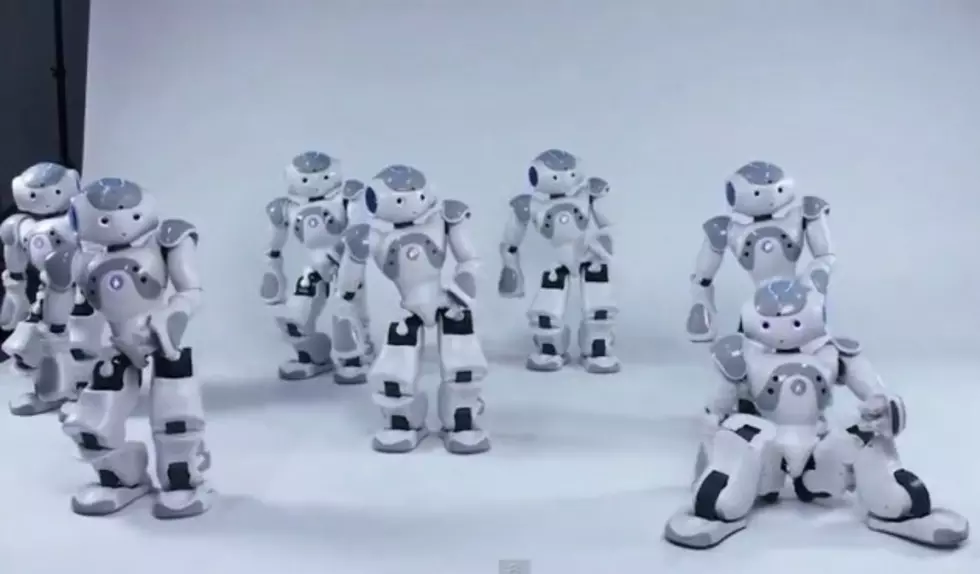 Robots Dancing To &#8216;Thriller&#8217; [Video]