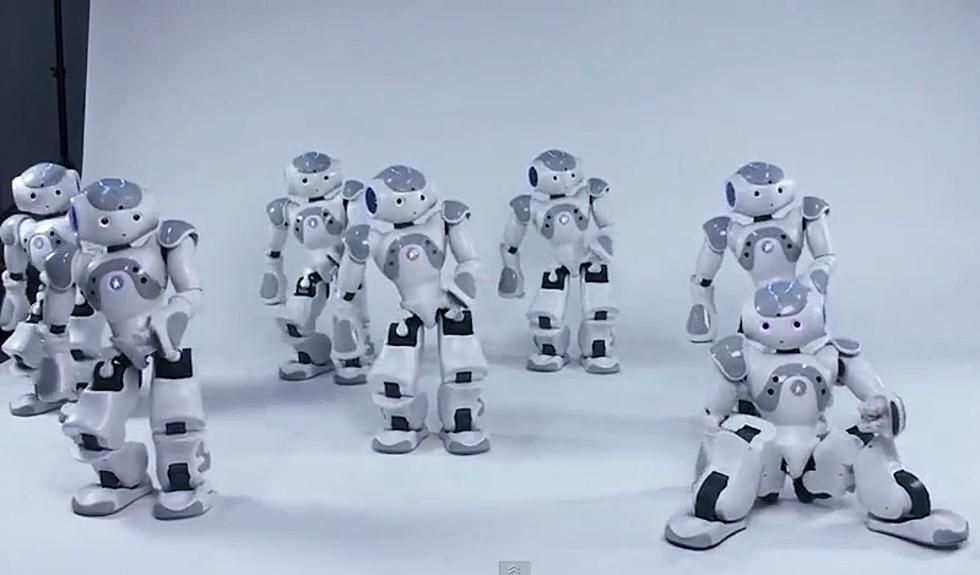Robots Dancing To ‘Thriller’ [Video]