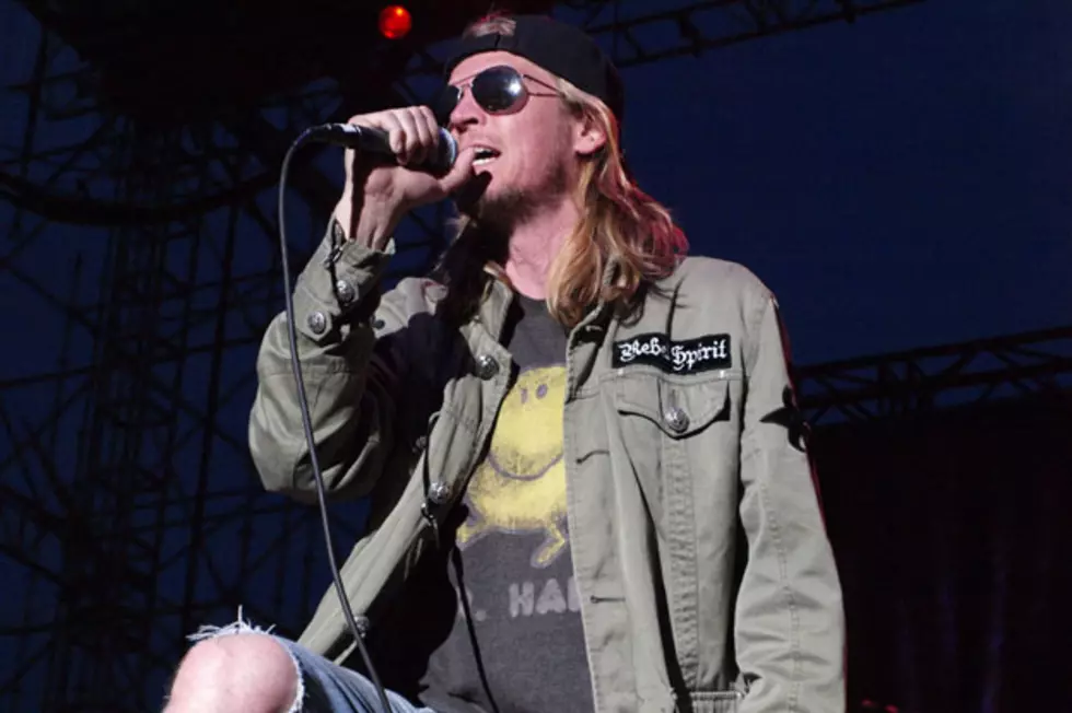 Puddle Of Mudd’s Wes Scantlin Signs Divorce Papers With Two Smiley Faces