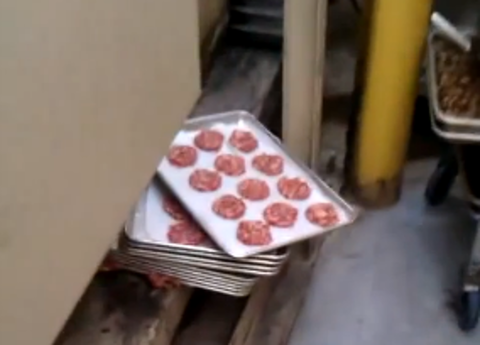Florida Golden Corral Employee Posts Video Of Meat Stored By Dumpsters [Video]