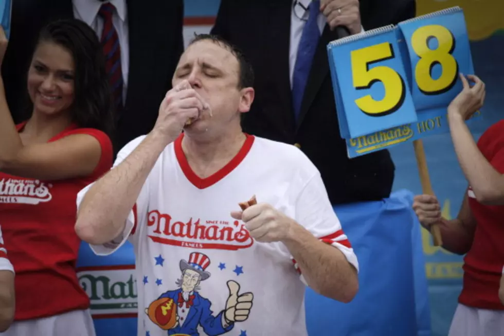 Competitive Eater Joey Chestnut Eats 9.35 lbs. Of Turkey In 10 Minutes [Video]