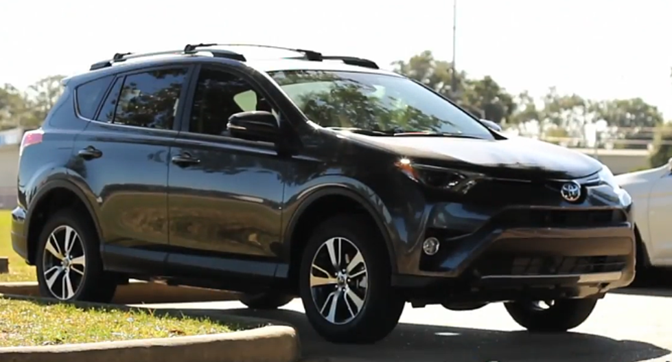 Virtual Test Drive – 2017 Toyota RAV4 [VIDEO]