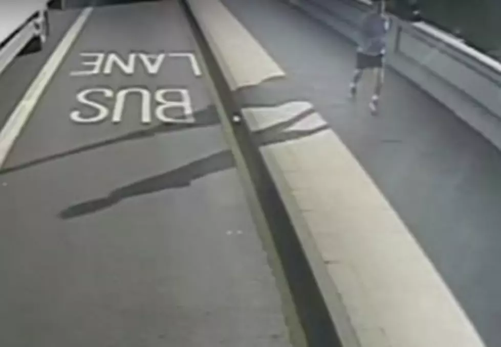 London Police Looking For Jogger That Pushed Woman In Front Of Bus [Video]
