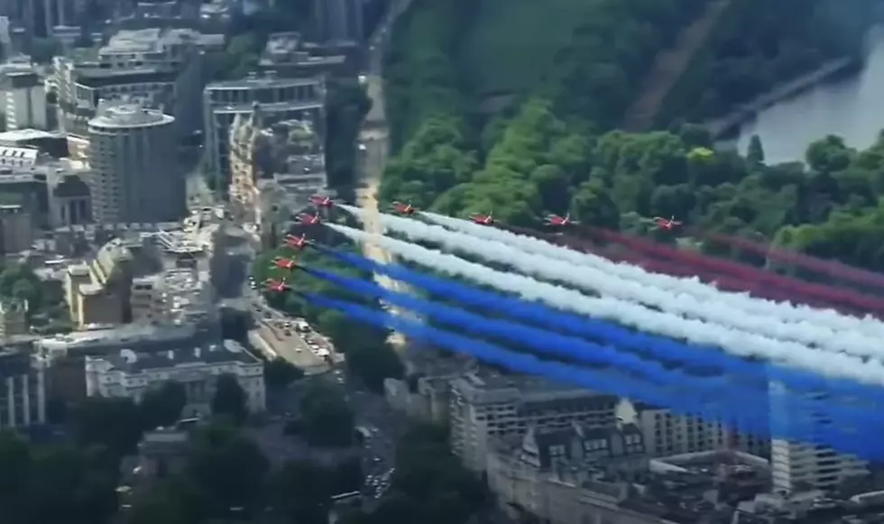 UFO Caught on Camera During Queen’s Platinum Jubilee Parade [Video]