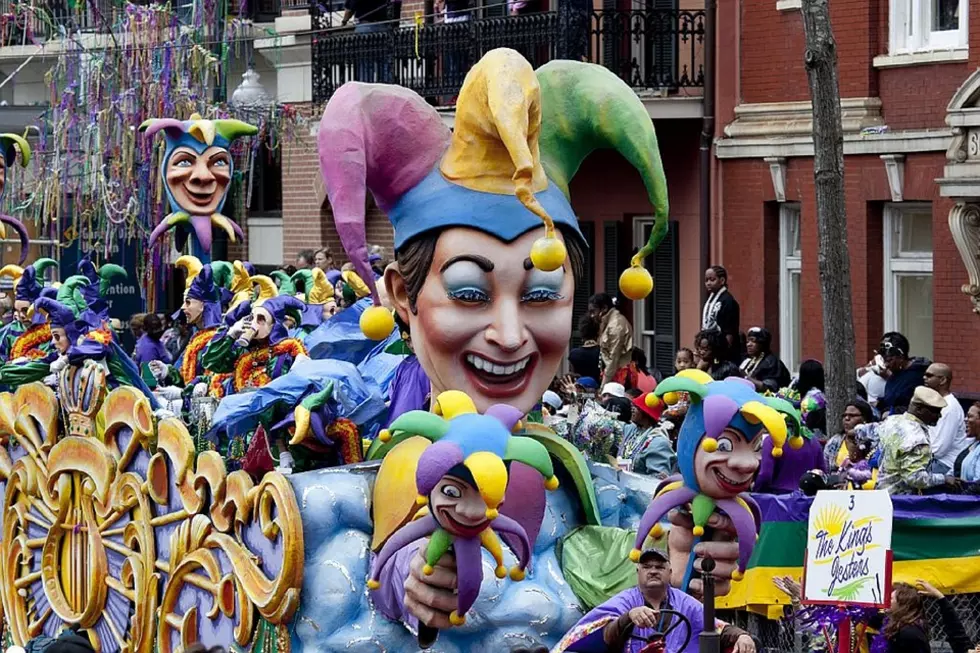 Mardi Gras Season Kicks Off With Cakes, Street Car Rides