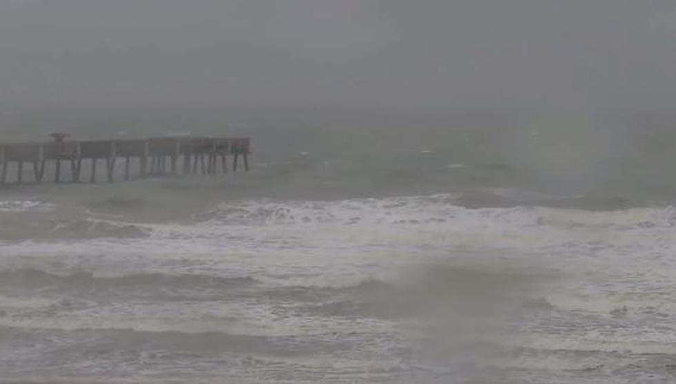 Video Shows Hurricane Matthew Pounding Jacksonville Beach [LIVE]