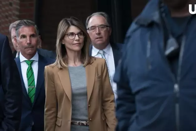 Actress Lori Loughlin Reports to Prison in College Scam