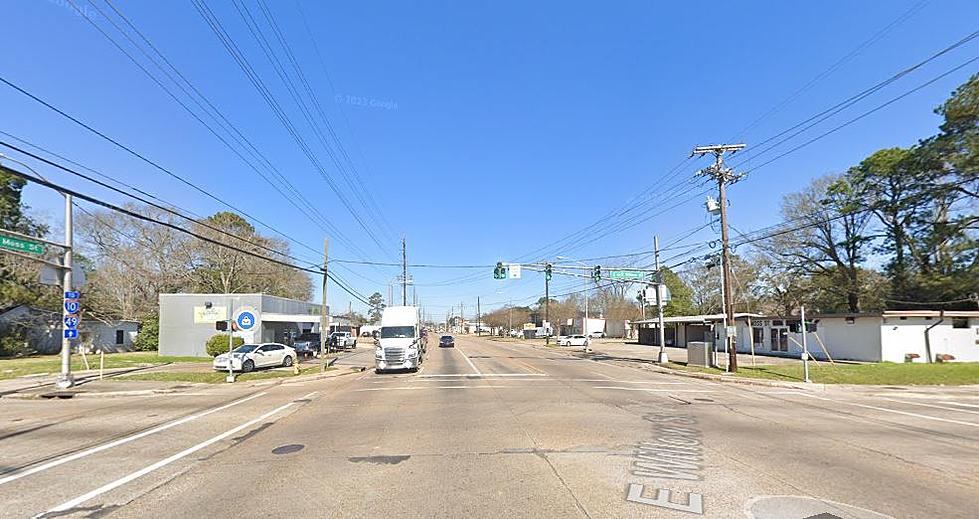 Pedestrian Hospitalized After Trying to Cross Moss Street in Lafayette, Louisiana