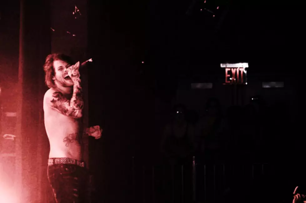 Asking Alexandria Don’t Let Singer’s Torn Vocal Cord Stop New York Gig With As I Lay Dying + More