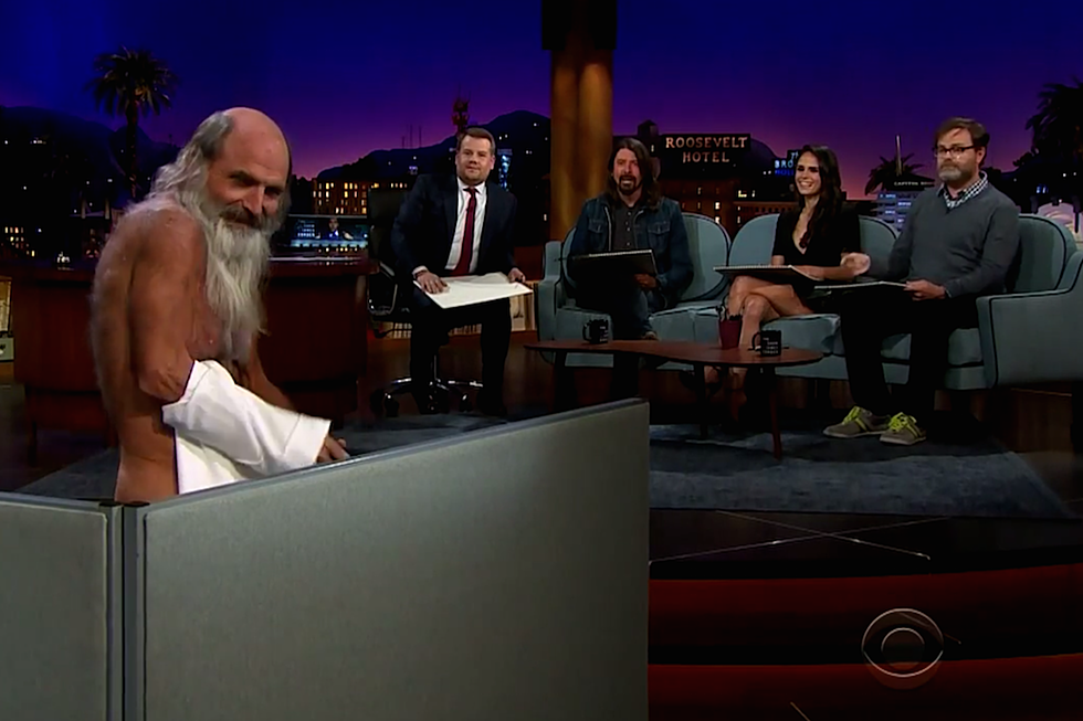 Dave Grohl Sketches A Nude Model + Pays Respect To Sepultura On ‘Late Late Show’ [Video]