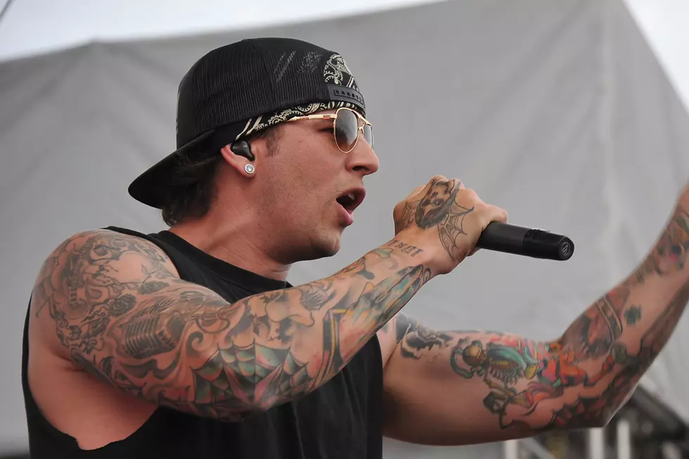M. Shadows Annoyed by Sites That Blow Things Out of Proportion