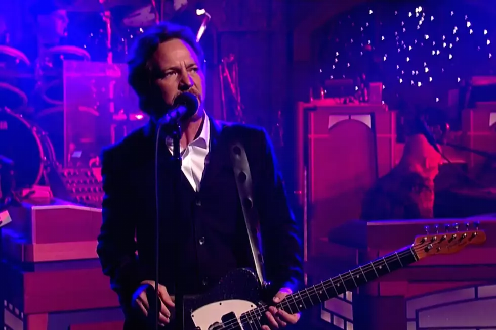 Vedder Performs on Letterman