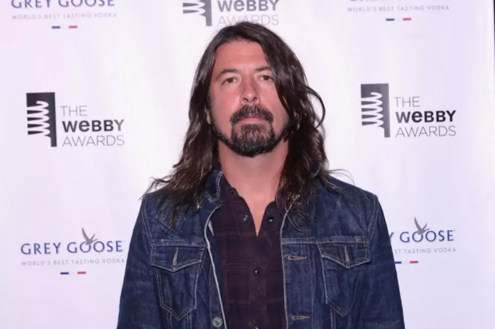 Photos Surface Of Dave Grohl Out And About With Broken Leg