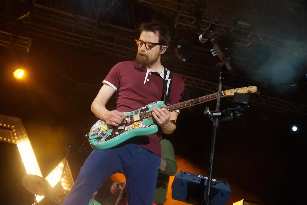 Weezer End Day 1 of 2015 Loudwire Music Festival Main Stage on a High Note – Photos + Video
