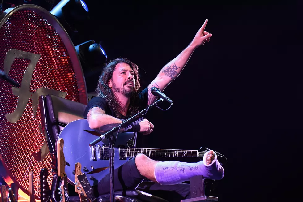 Grohl's Cast Comes Off
