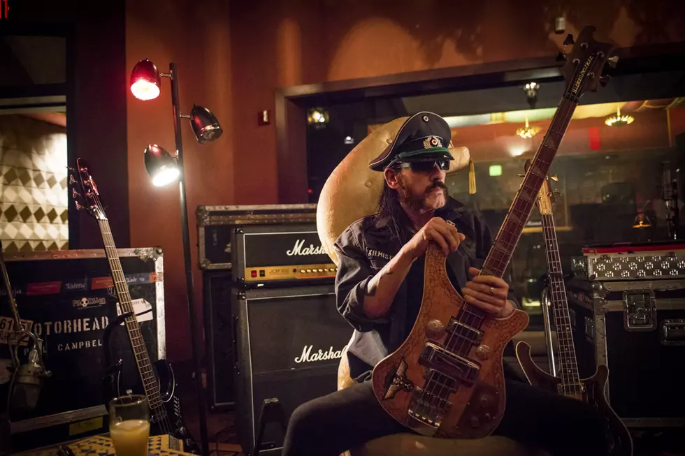 Dave Grohl + Rob Halford Salute Lemmy Kilmister at Memorial