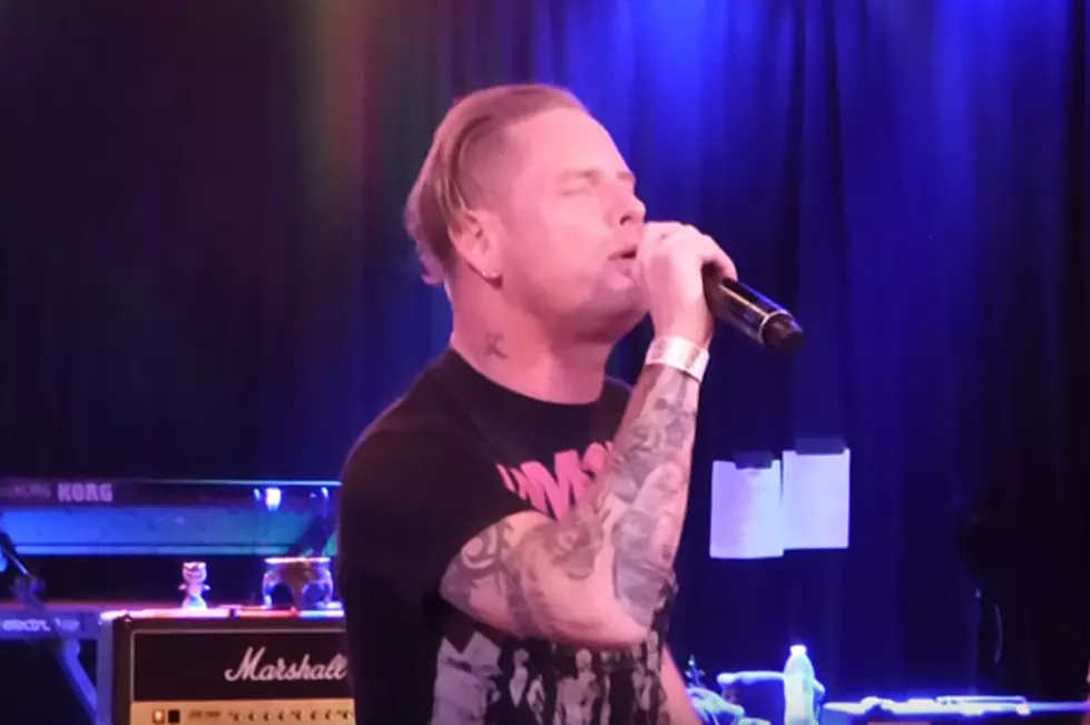 Corey Taylor Sings Stone Temple Pilots’ ‘Sex Type Thing’ With Royal Machines [Watch]