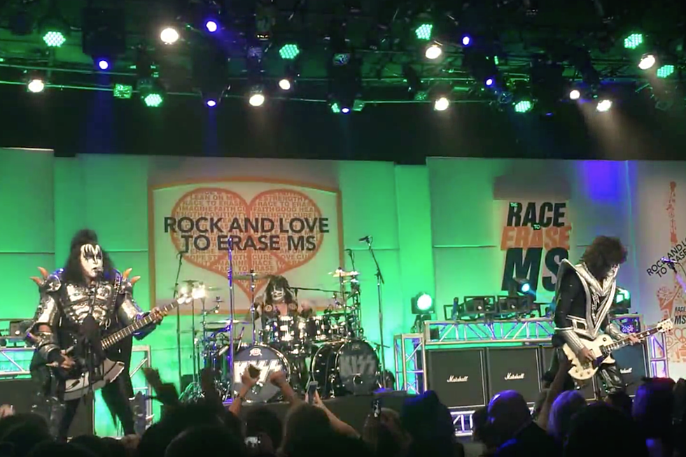 KISS Perform as Trio as Paul Stanley Undergoes Surgery for Torn Bicep