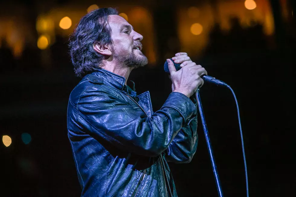 Pearl Jam’s Eddie Vedder Sings ‘F–k Donald Trump’ at New York City Show