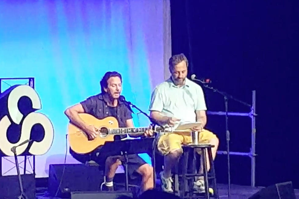 Watch Eddie Vedder + Judd Apatow Pay Tribute to Garry Shandling at 2016 Bonnaroo
