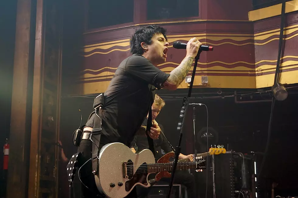 Green Day’s Billie Joe Armstrong Bemoans Phone Usage at Shows, Talks Trump Election Aftermath