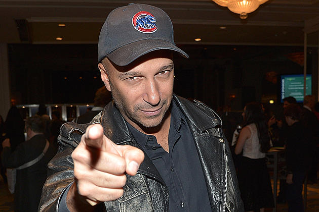 Prophets of Rage&#8217;s Tom Morello Celebrates Cubs World Series Victory at Late Aunt&#8217;s Gravesite