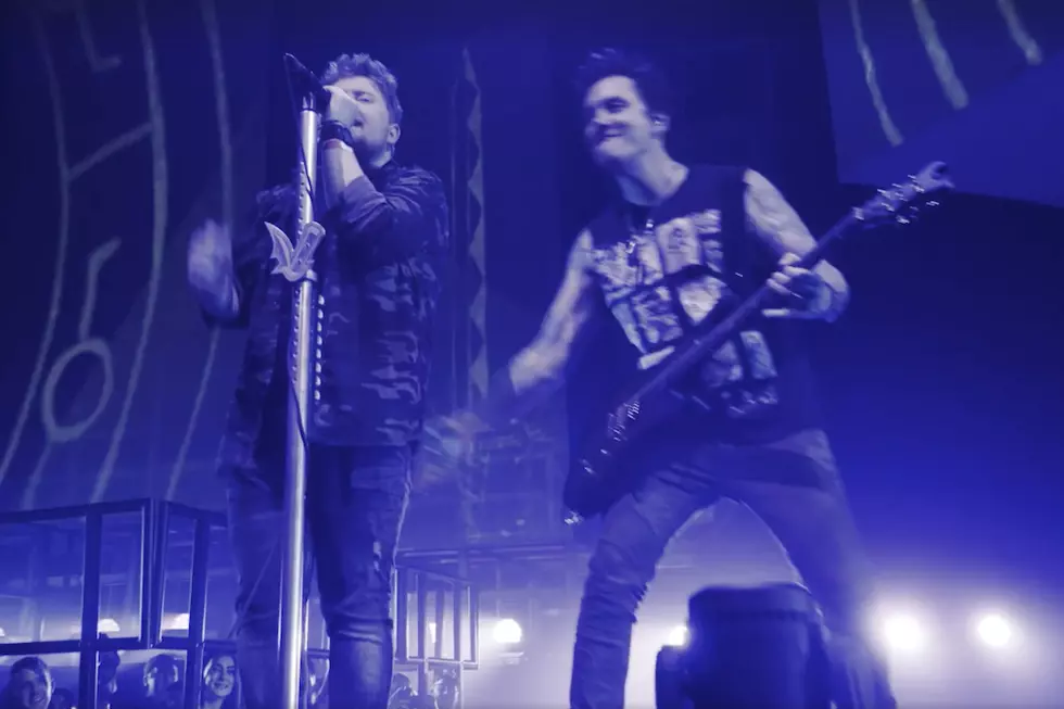 Avenged Sevenfold Invite Fan Onstage to Sing 'Nightmare'