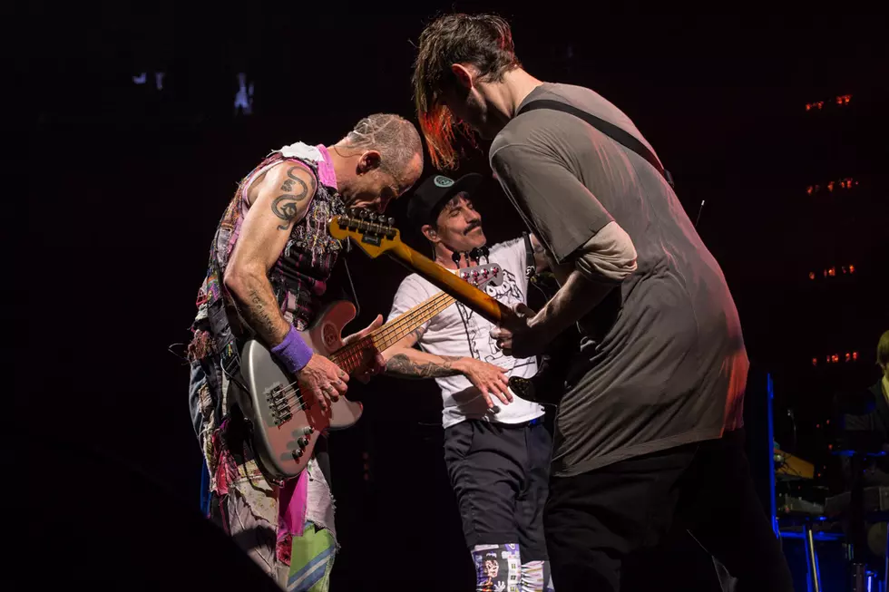 Red Hot Chili Peppers Enjoy Getaway to &#8216;Garden&#8217; Party in New York City [Photos]