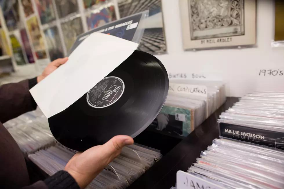 Vinyl to the Rescue: Physical Albums Outsell Digital Sales in 2017
