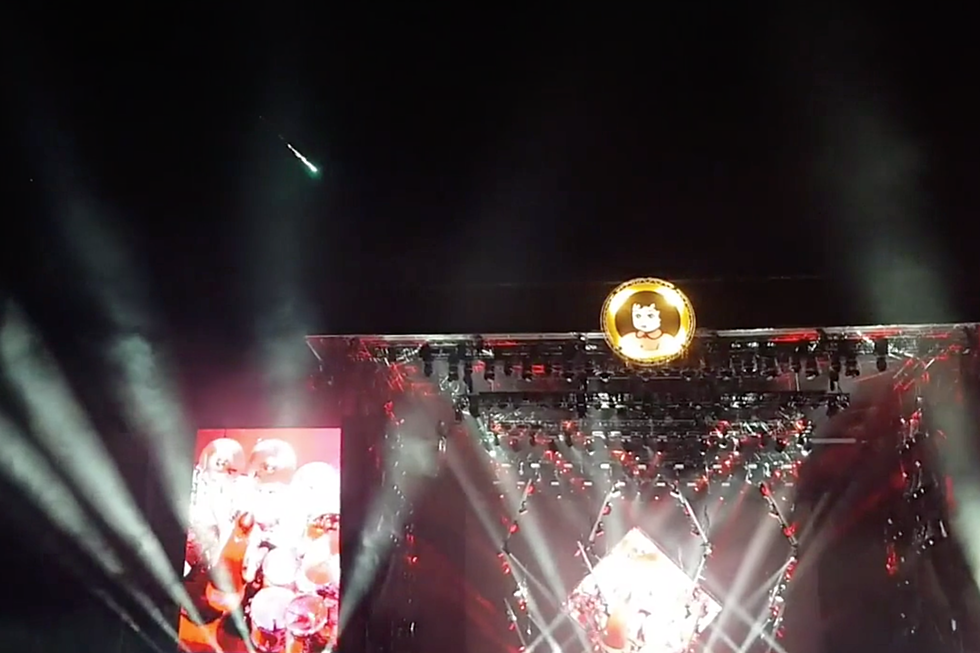 Watch a Meteor Fall From the Sky During a Foo Fighters Show