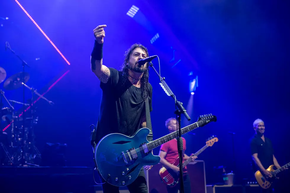 Dave Grohl Brings Disabled Child Onstage During Foo Fighters Show