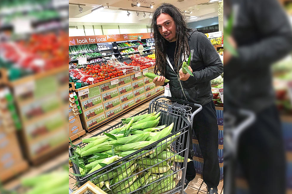 Here’s Korn’s Guitarist With a Ton of Corn