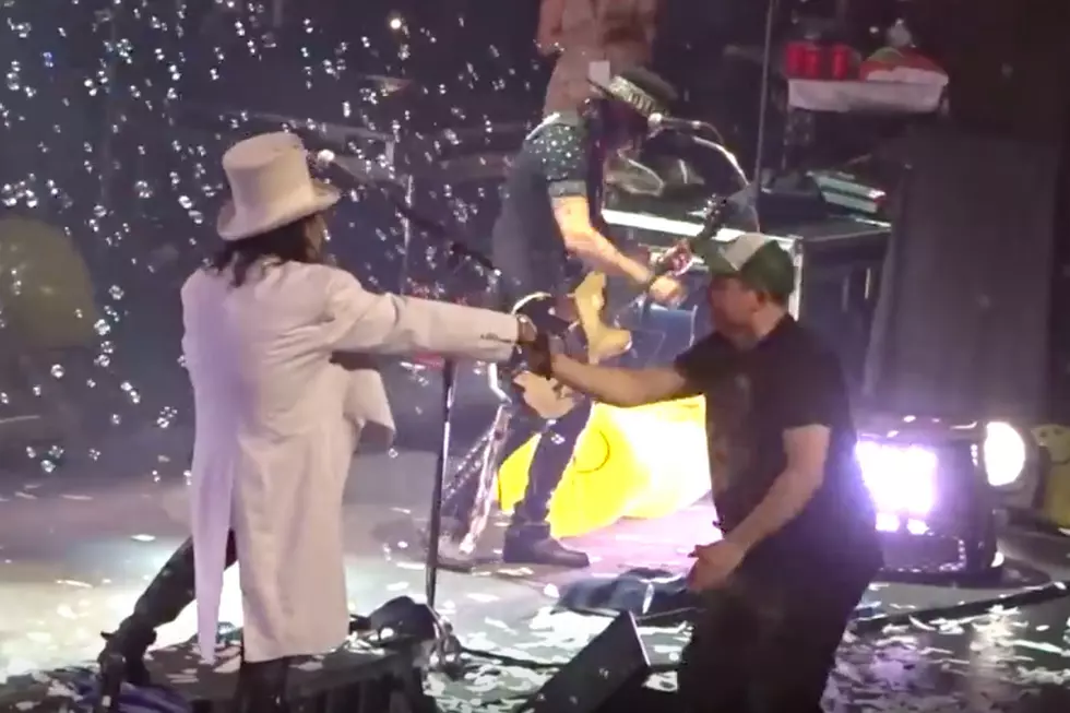 Mike Myers Deemed ‘Worthy’ of Alice Cooper Concert Cameo