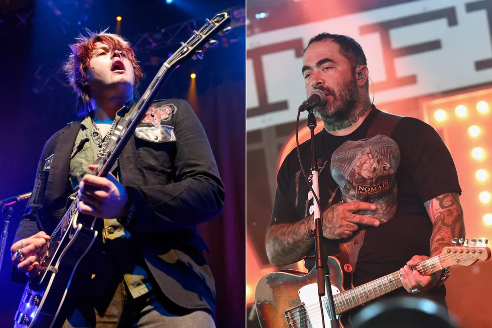 Hinder Guitarist Did Weird Stuff With Human Feces, According to Aaron Lewis