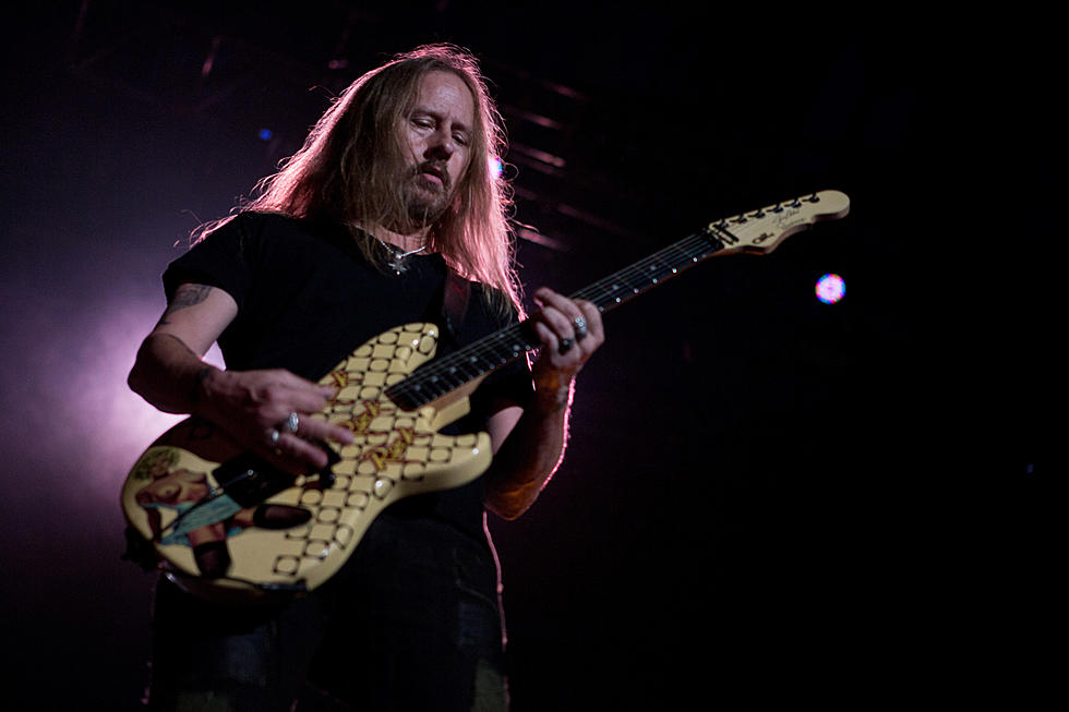Alice in Chains’ Jerry Cantrell Praises Korn + Has No Time for ‘Beef’ – Interview