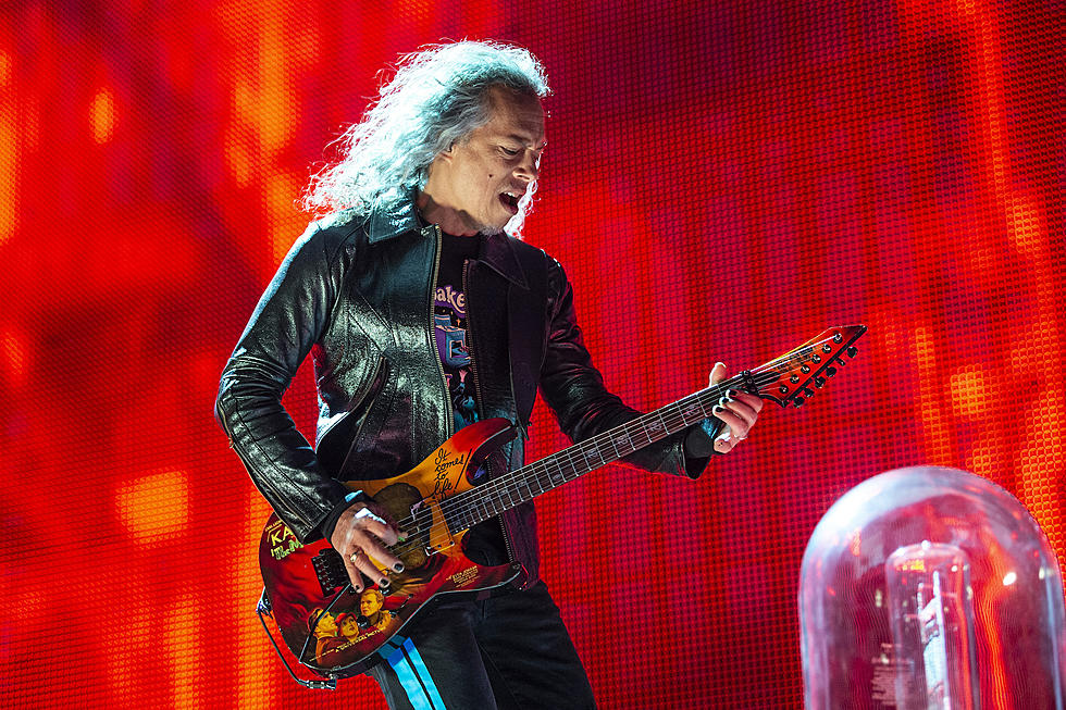 Watch: Metallica’s Kirk Hammett Slips on Wah-Wah Pedal, Keeps His Cool