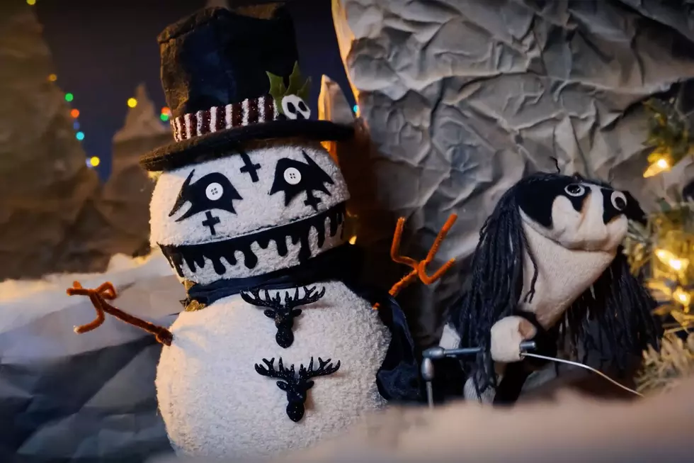 Sock Puppets Conjure Up Immortal Christmas Parody