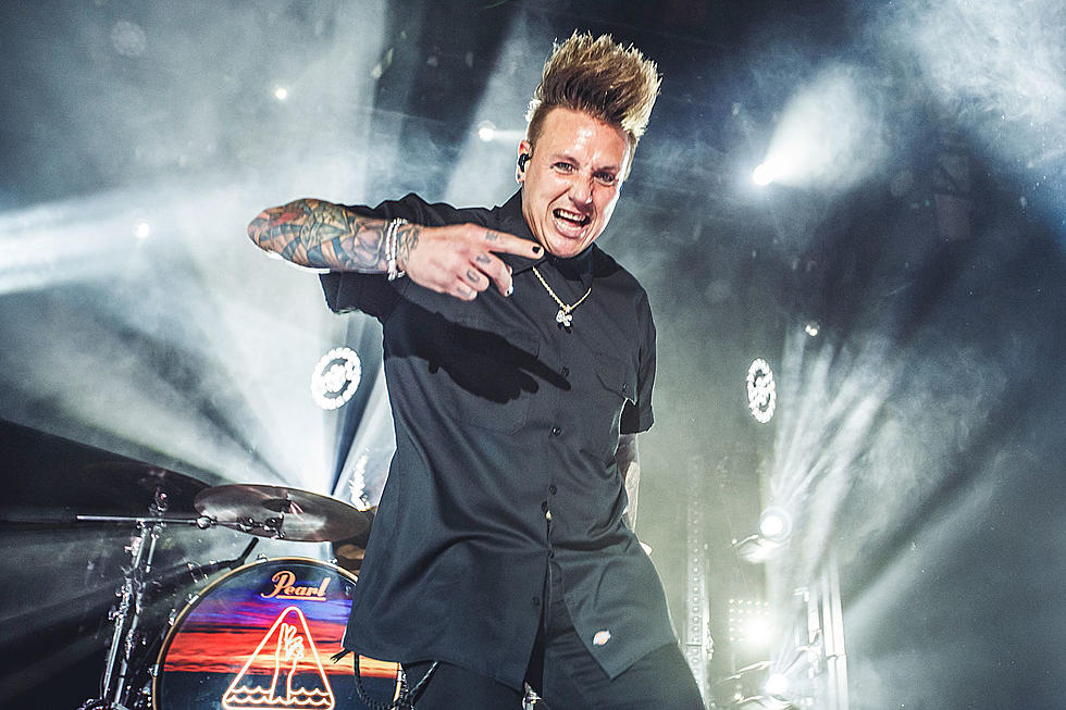 Papa Roach Incite Wall of Death During Pizzeria Performance