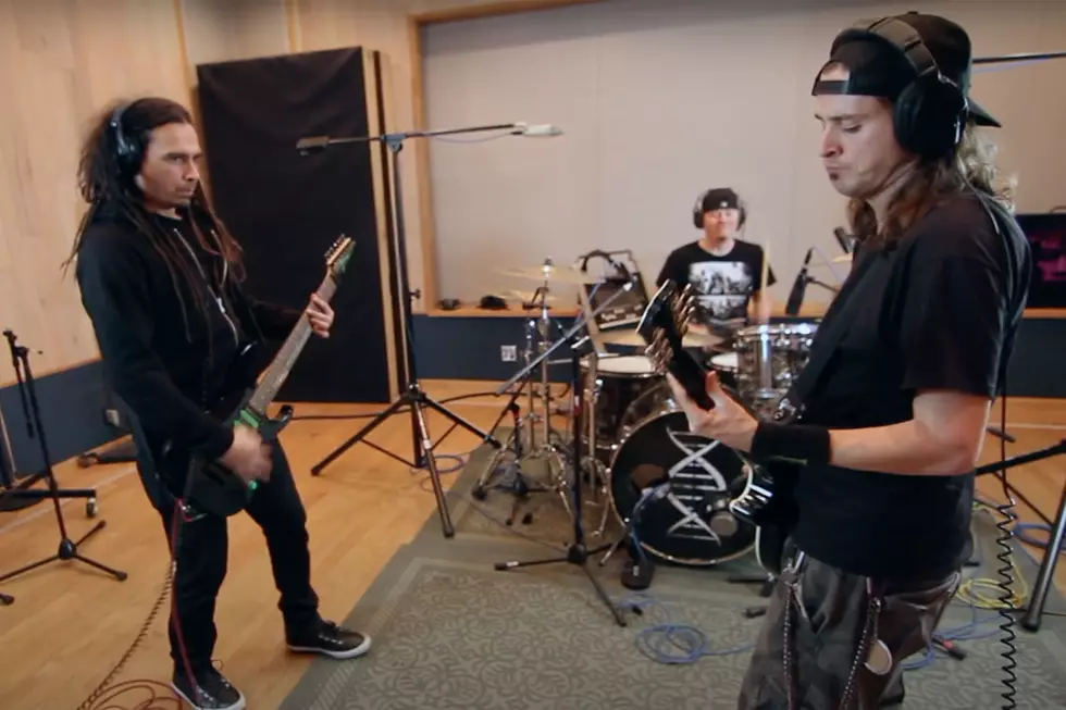 Korn’s Munky Raising Disability Awareness as Guest in ‘Prosthetic’ Video