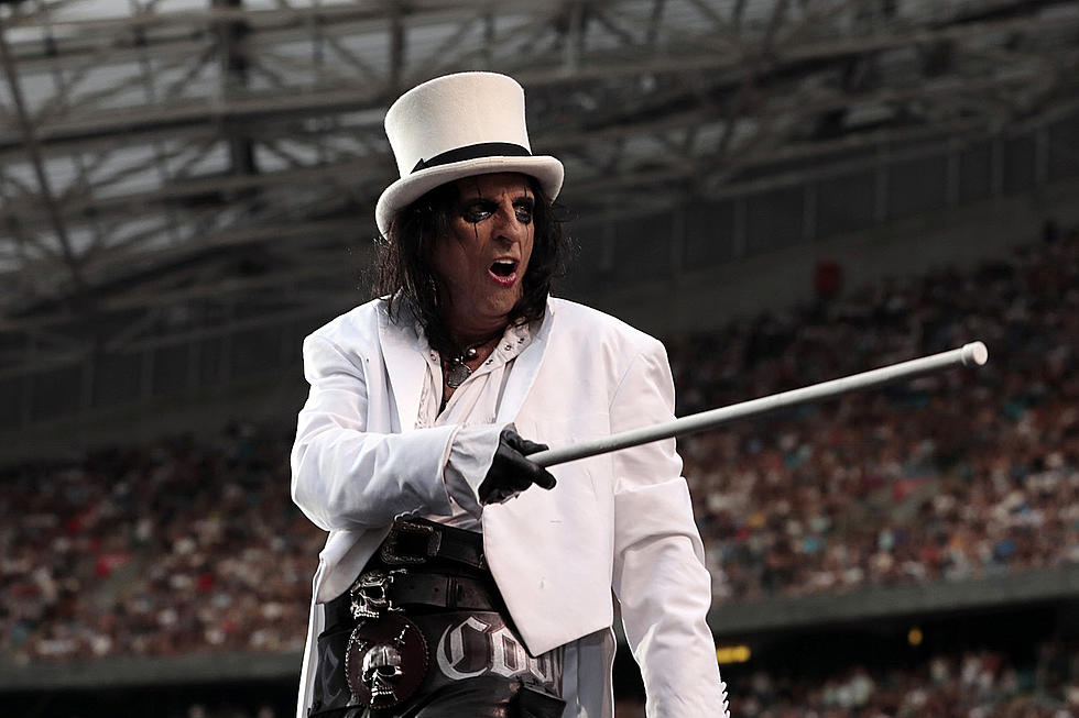 Alice Cooper Doesn’t Think Politics + Rock ‘N’ Roll Go Together