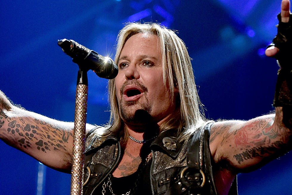 Watch Vince Neil's Return to Stage After Disastrous May Concert