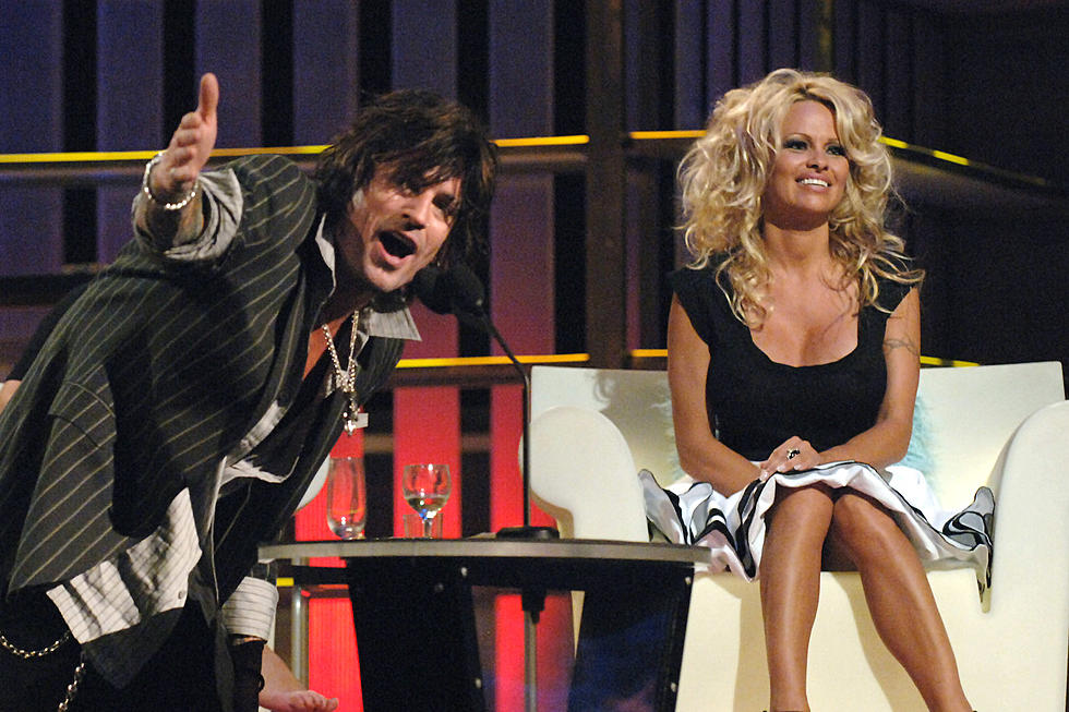 Remembering When Tommy Lee Roasted Pamela Anderson on TV