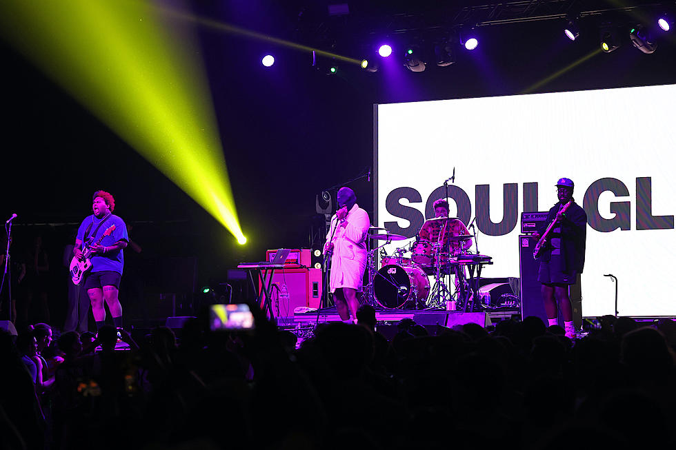 Soul Glo Singer Seemingly Performs Naked Onstage at Coachella