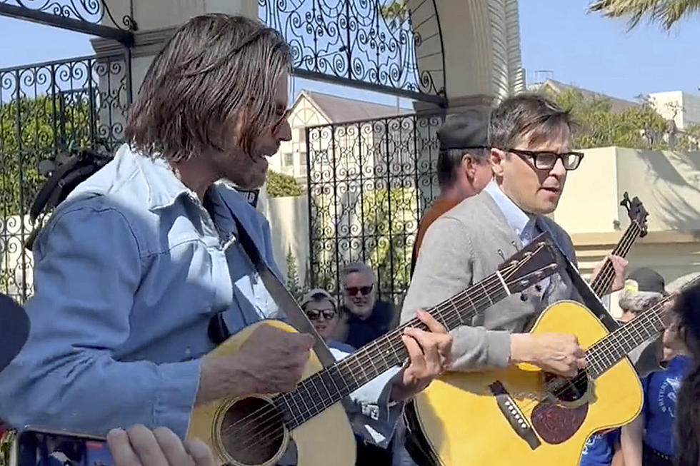 Now Weezer Are Playing the WGA Writers Strike Picket Line – Watch