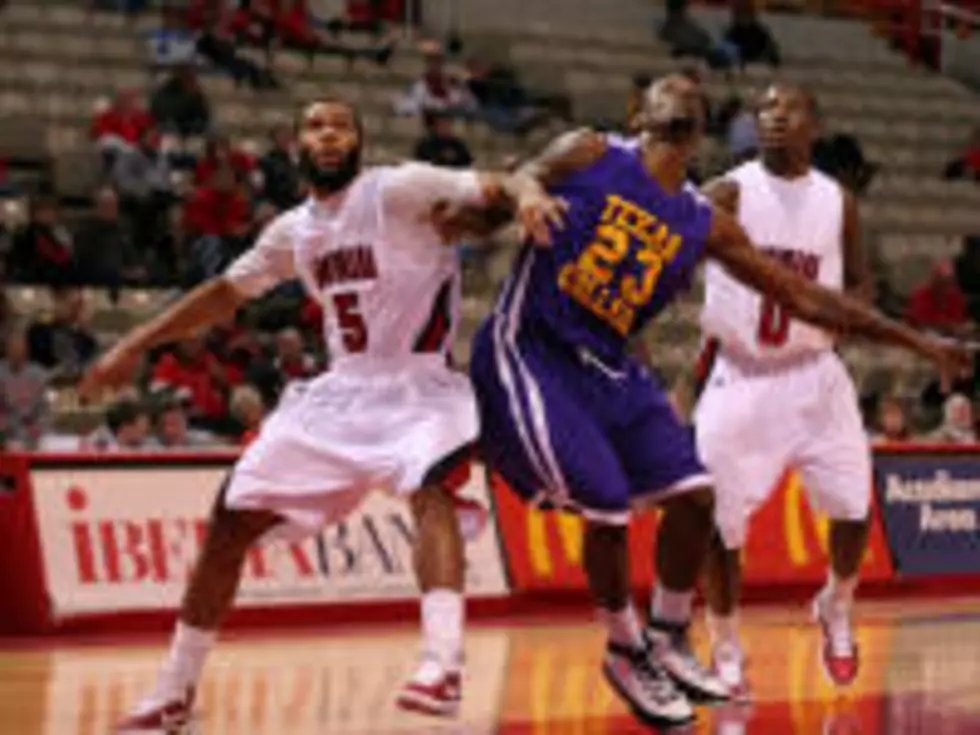 Cajuns Fall To Steers, 77-74