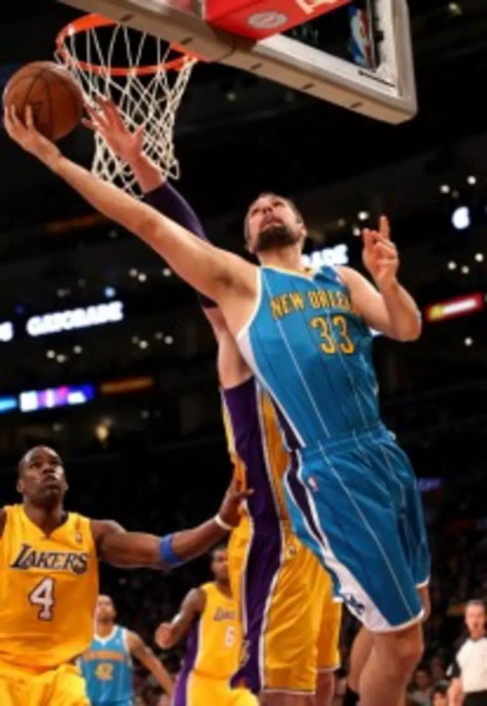 Hornets Late Rally Falls Short In Loss To Lakers